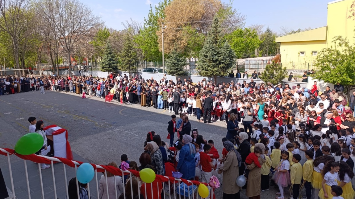 Bugün Çocuk Olmalı Yüreğim...